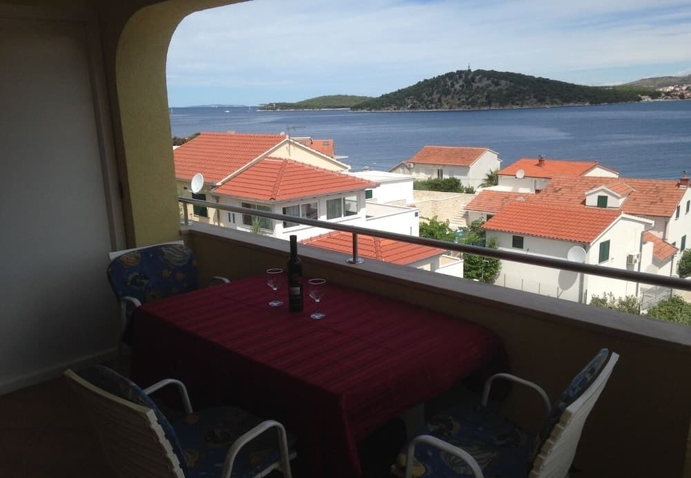 Vik - 60 m From the sea - A4