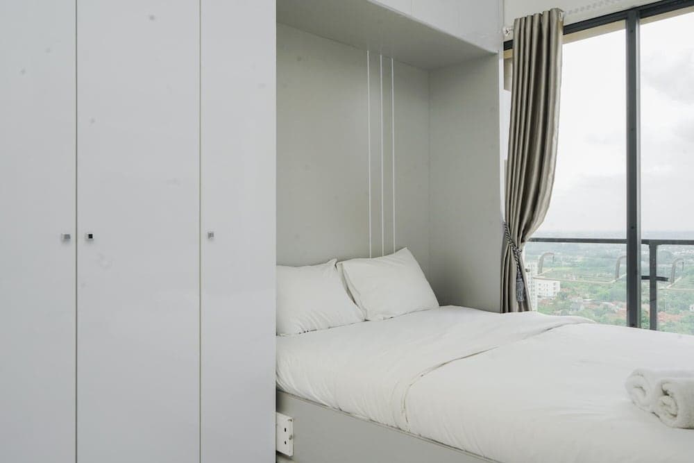 Homey And Warm Studio At Sky House Bsd Apartment