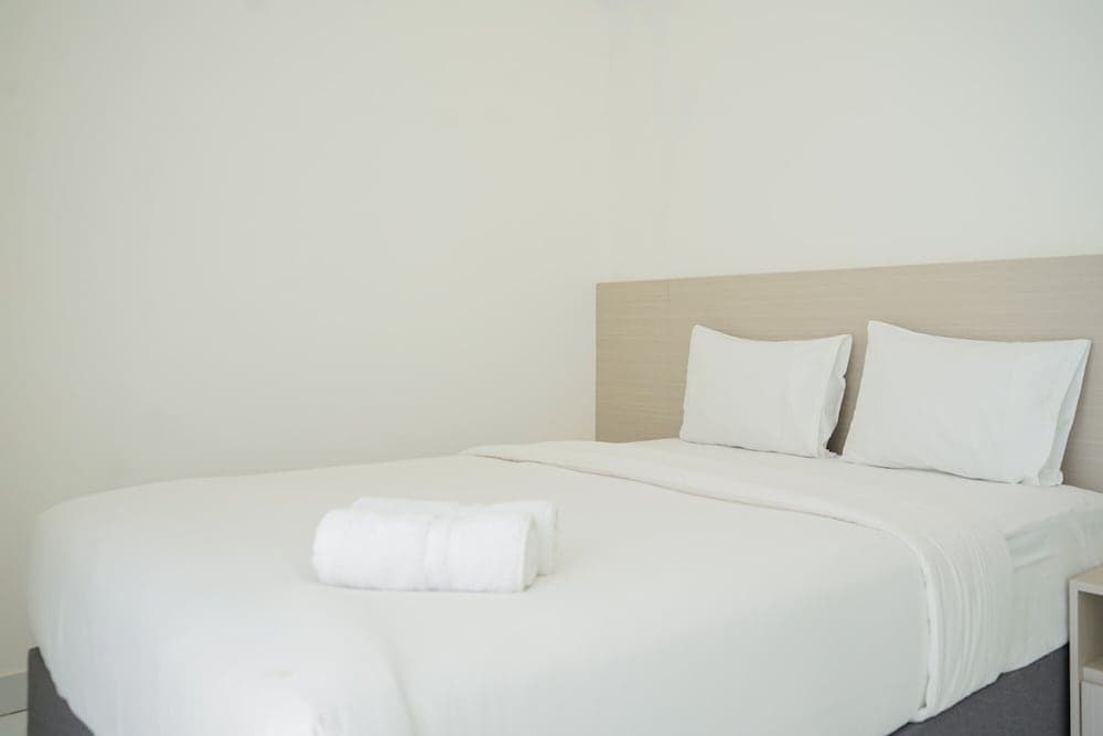 Modern Look And Comfy 2Br At Casa De Parco Apartment