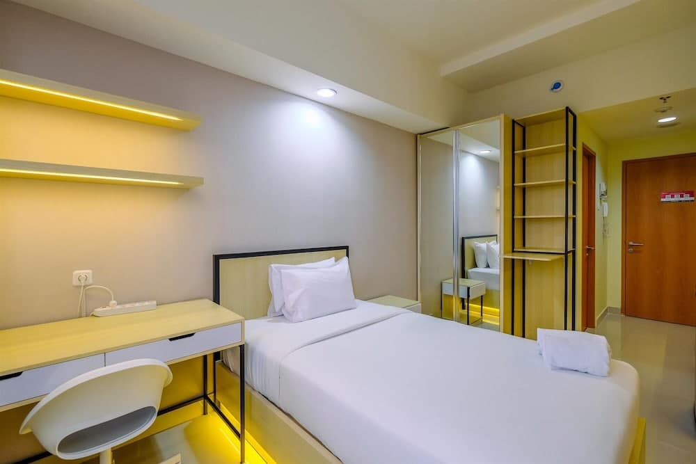 Comfy And Minimalist Studio At Evenciio Margonda Apartment