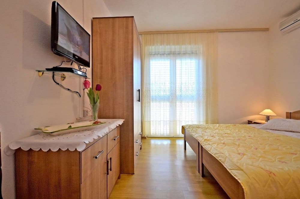 Apartments and Room Marin