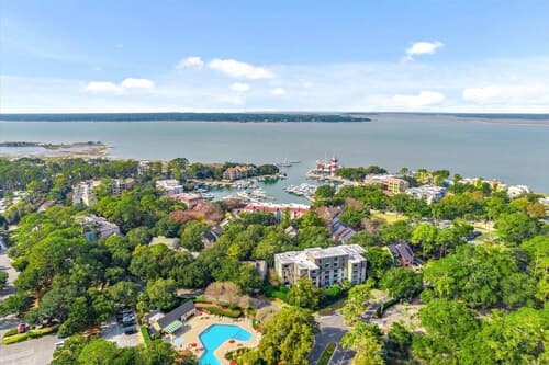 Lighthouse Tennis 2383 by Hilton Head Retreats