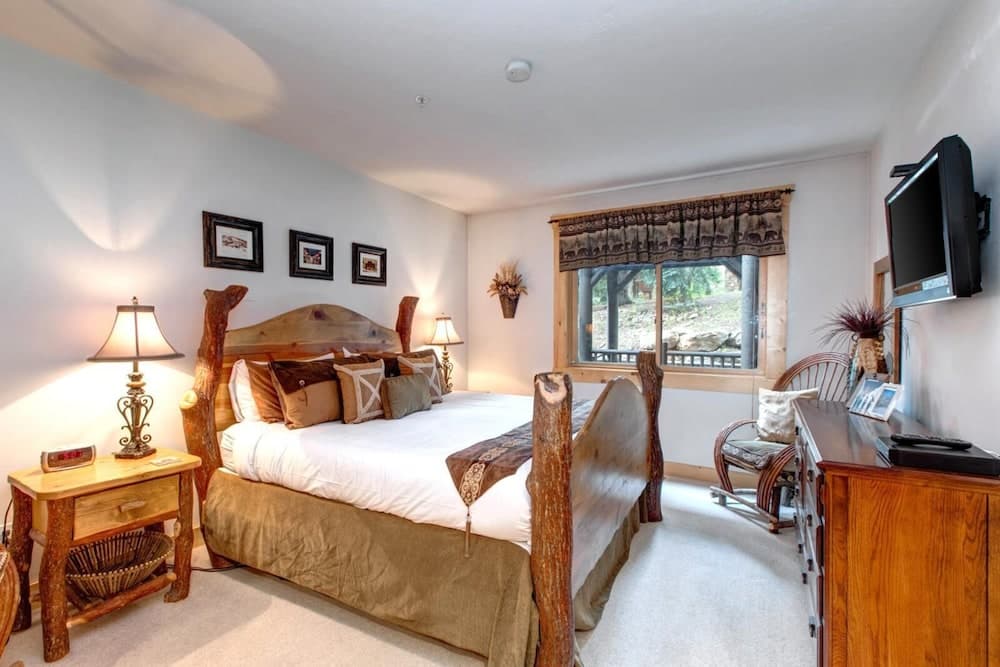 Black Bear Lodge 2 Bedrooms BBL-251 by KBM