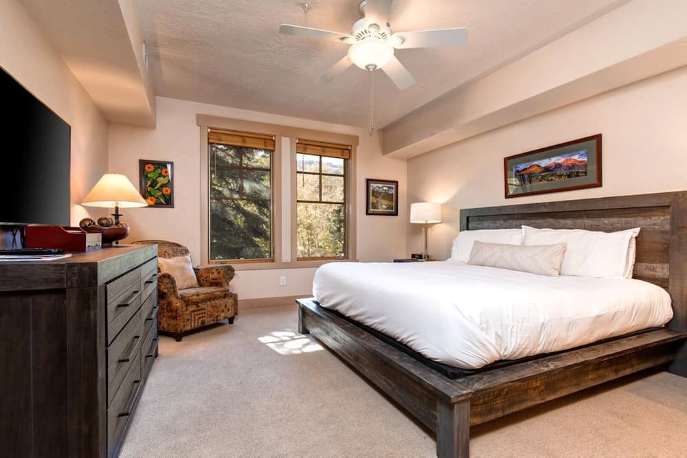 Town Pointe 3 BedroomsTPC-102C by KBM