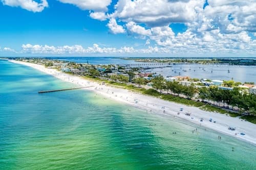 Cottage Haven-one Minute Walk To The Beach-private Yards-keyless Locks