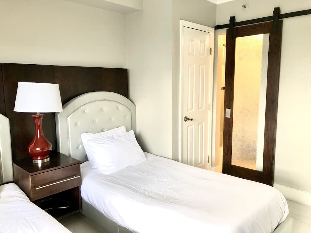 1305u- Volcano Bay, Pool Balcony View 2 Bedroom Suites