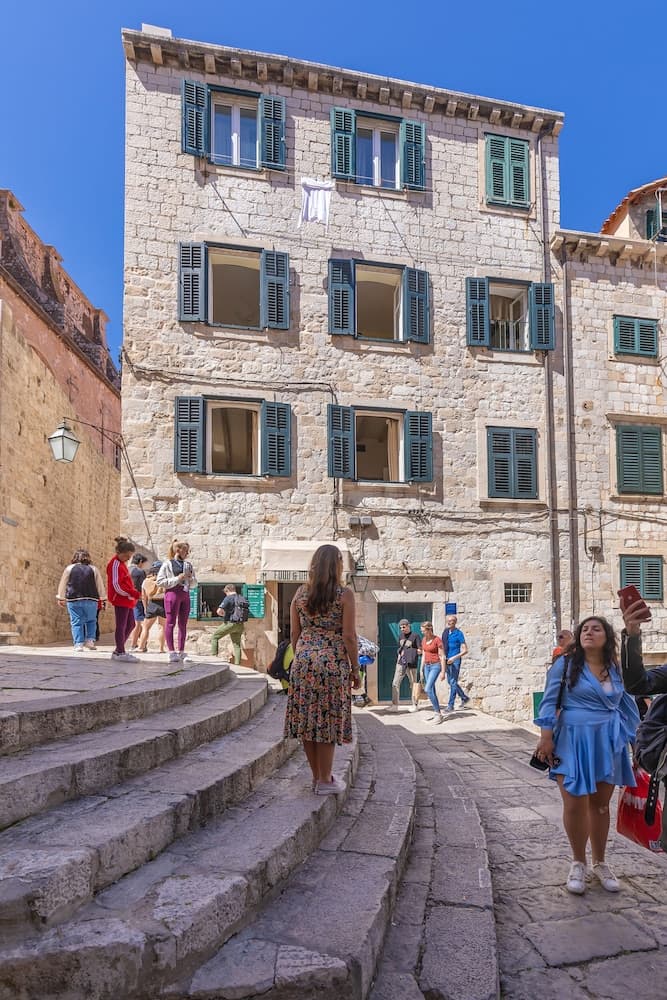 Konaklama yerinin ön cephesi