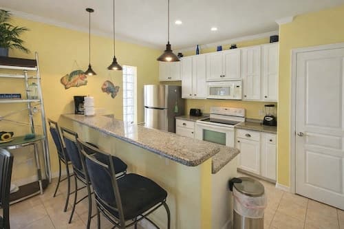 Fresh Like New - Patio to Pool - Walk to Beach