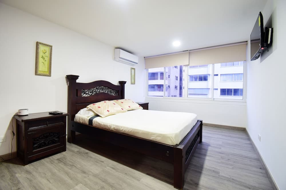 Lujoso Apto de 2 Alcobas y Balcón