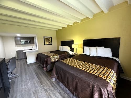 James River Inn & Suites