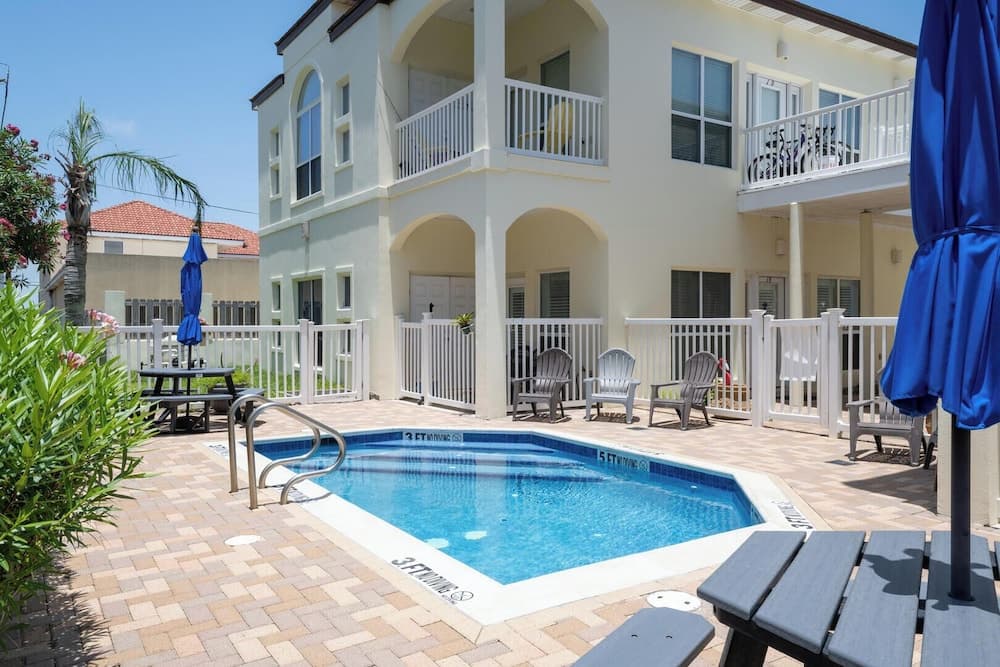 Large Condo Close to Beach With Semi-private Pool!