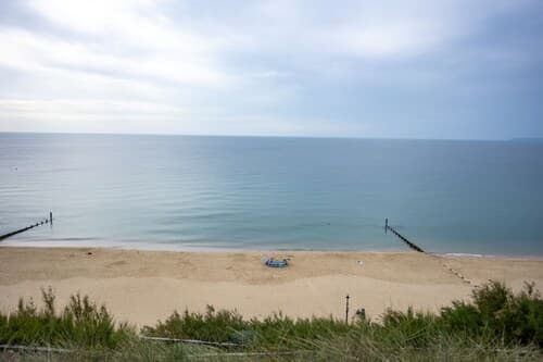 Stunning 2 bed Seaside Apartment With Sea Views