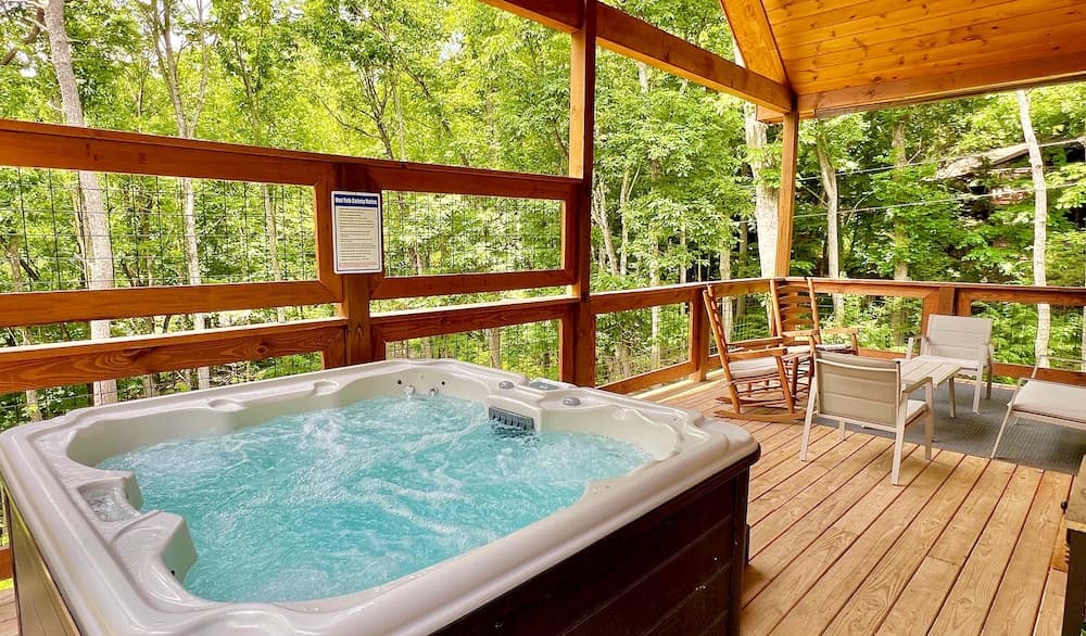 Honeysuckle Hill 2 Bedroom Cabin by RedAwning
