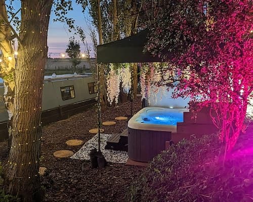 Narrowboat With Hot Tub, Spa, Cruising And More
