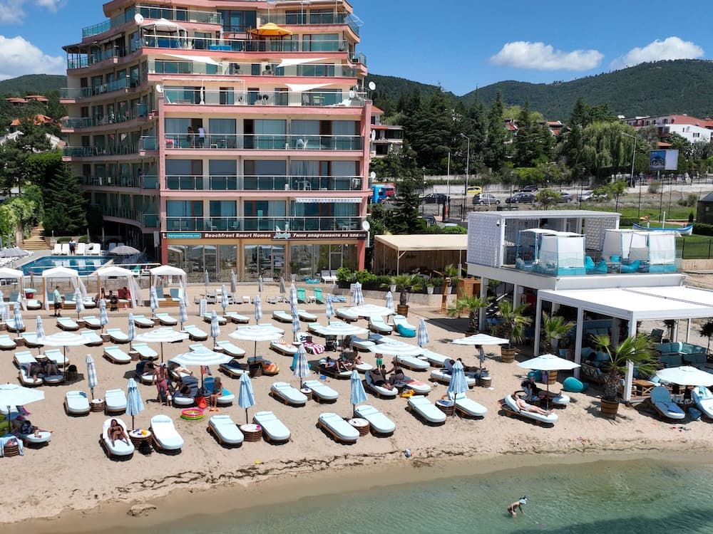 Marty's Beachfront Apartments