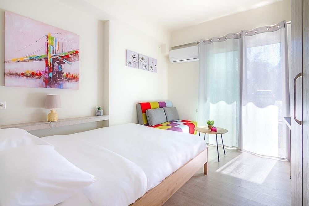Modern Athens Studio by Cloudkeys