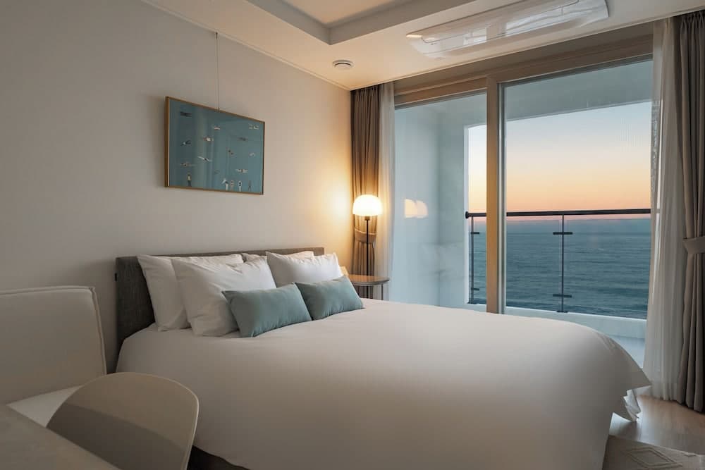 Urbanstay Sokcho Deungdae Beach