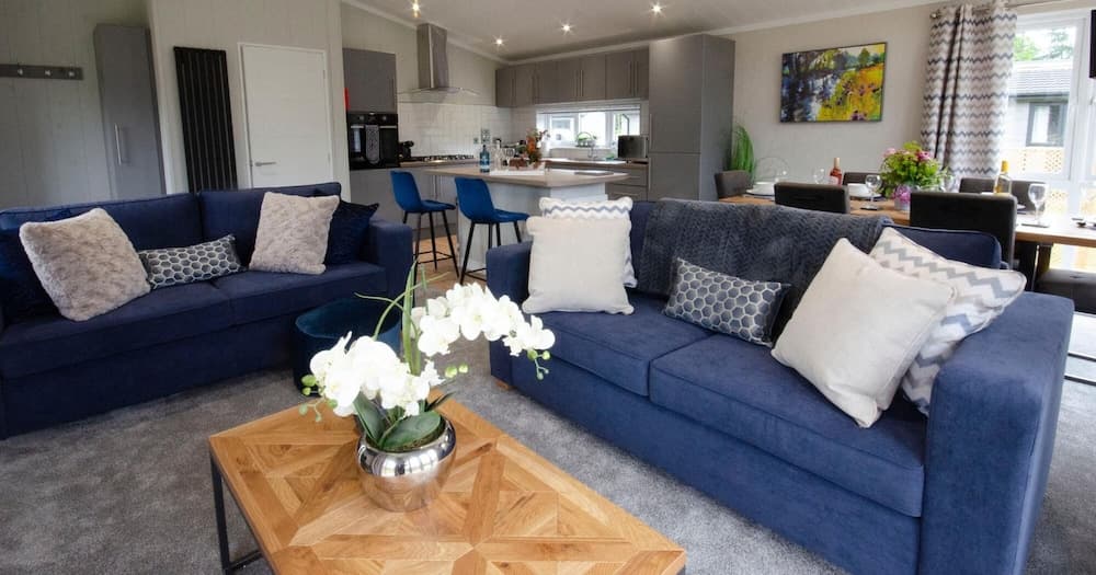 Hollicarrs - Lilypad Lodge