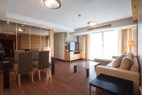 3A - 2 Bedroom Downtown Apartment With Shared Pool