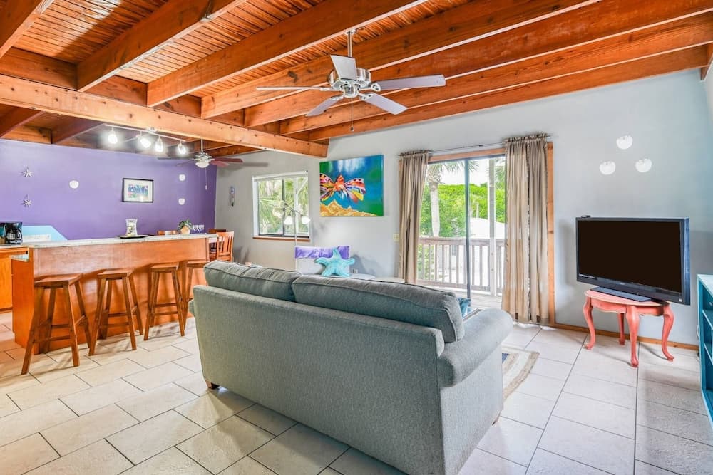 Endless Summer on B Street - Unit B