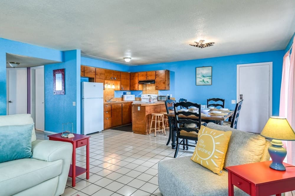 Another Endless Summer on B Street