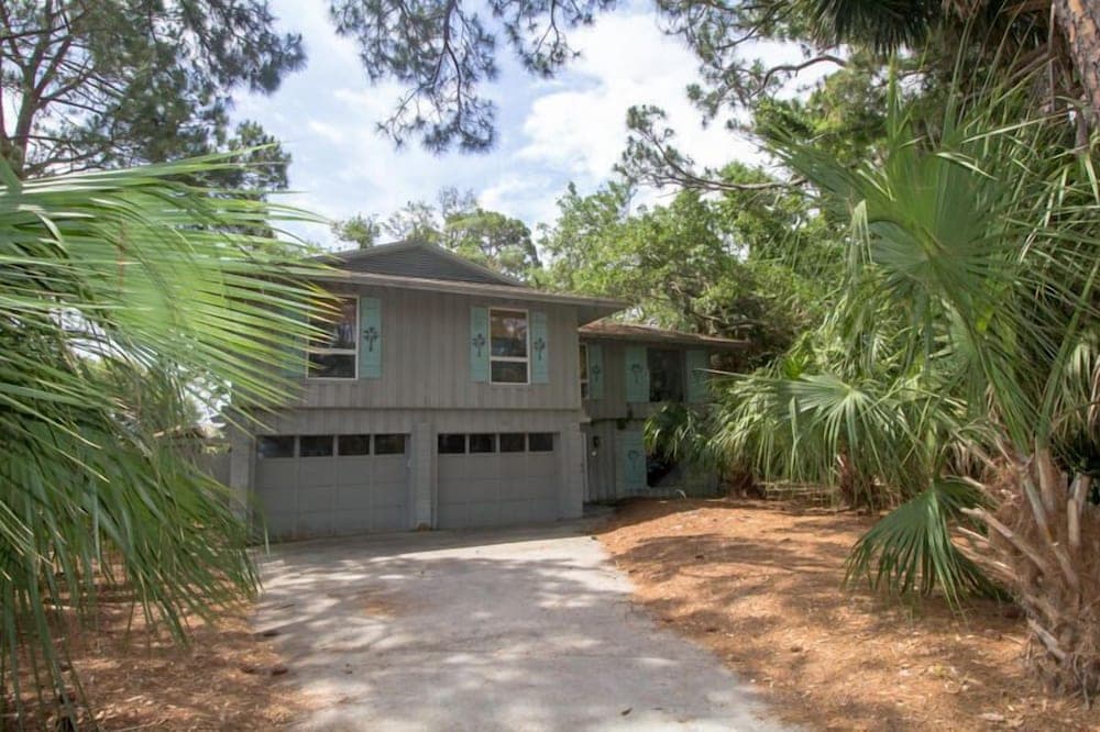 613 Dolphin Annex