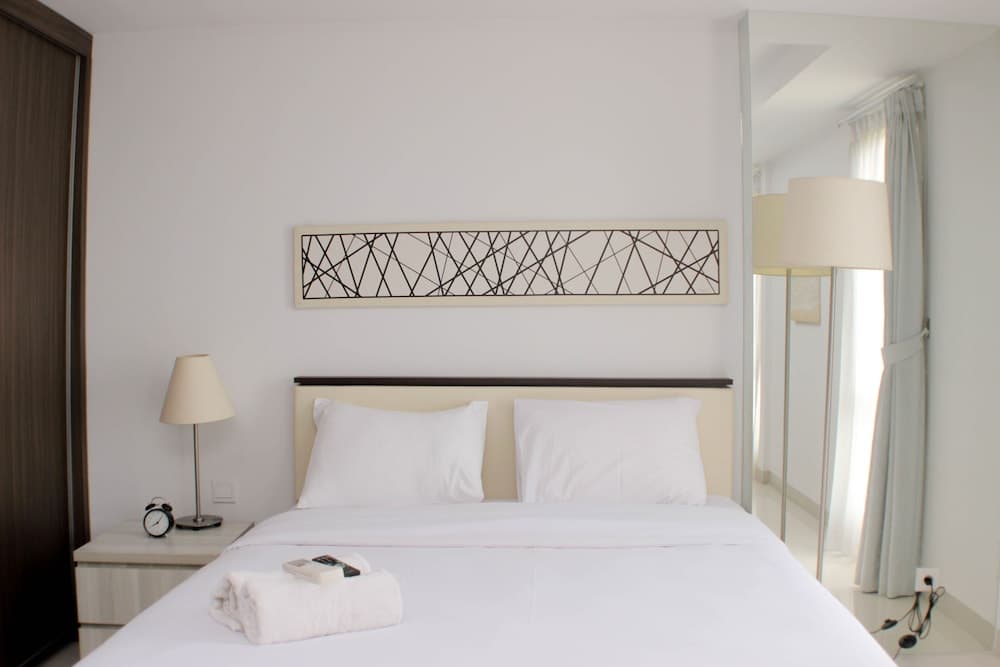 Warm And Cozy Studio At Azalea Suites Apartment