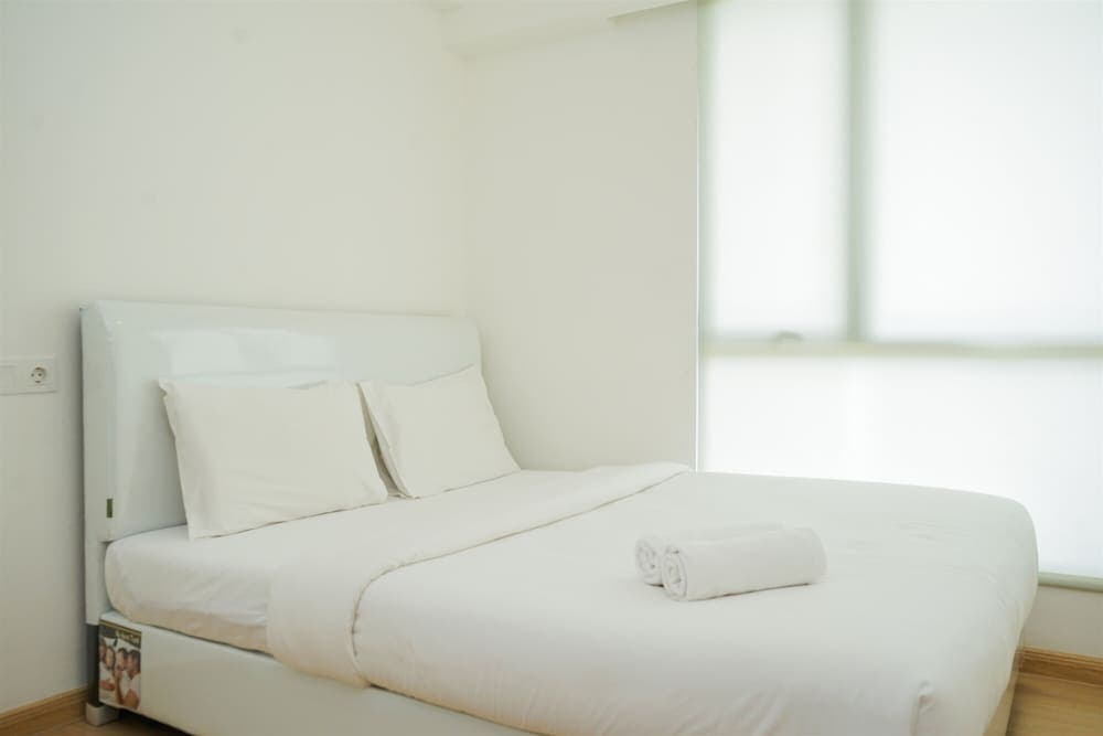 Minimalist And High Floor 2Br At Sky House Bsd Apartment