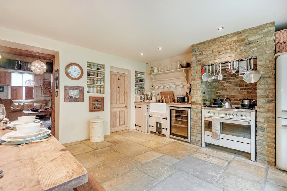 Traditional London Townhouse Close to Battersea Park by Underthedoormat