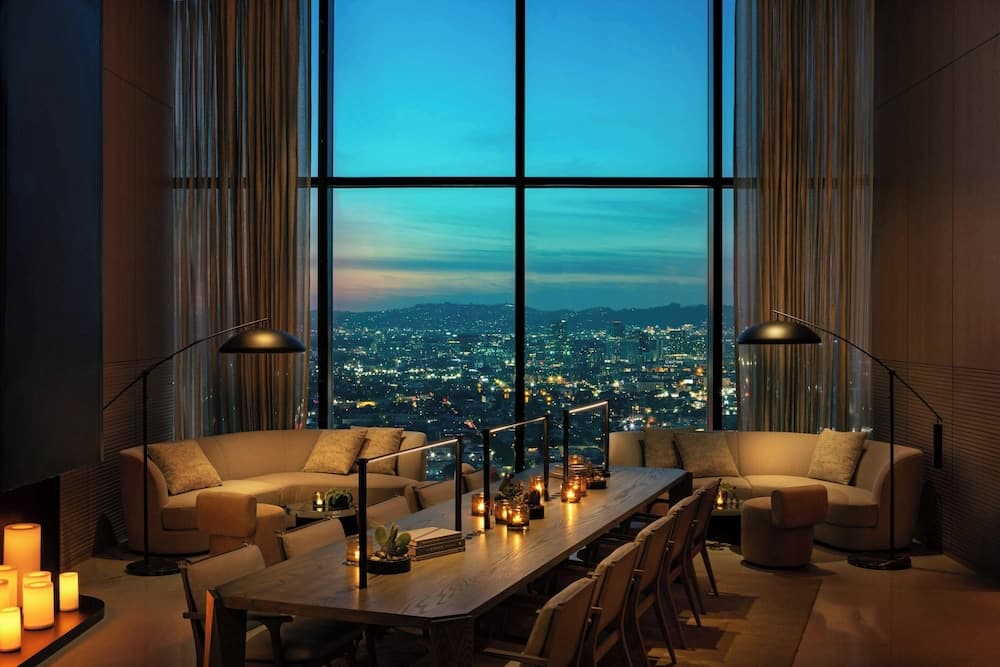 AC Hotel Downtown Los Angeles, a Marriott Hotel