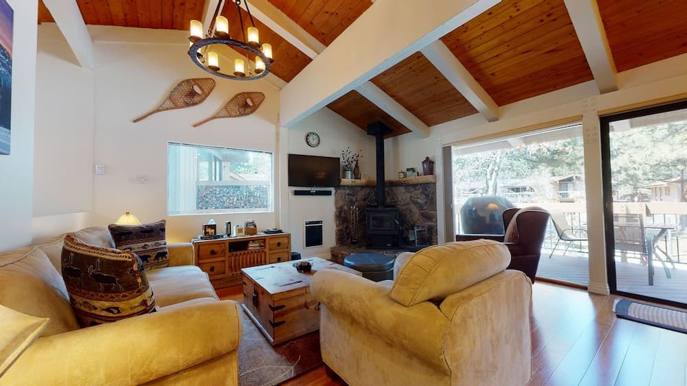 Villa De Los Pinos - Year-round Activities, Nearby Shopping & Restaurants