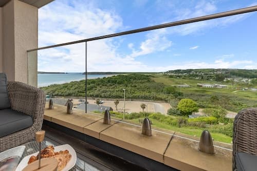 Apartment 10 Waterstone House - Luxury Apartment With Sea Views
