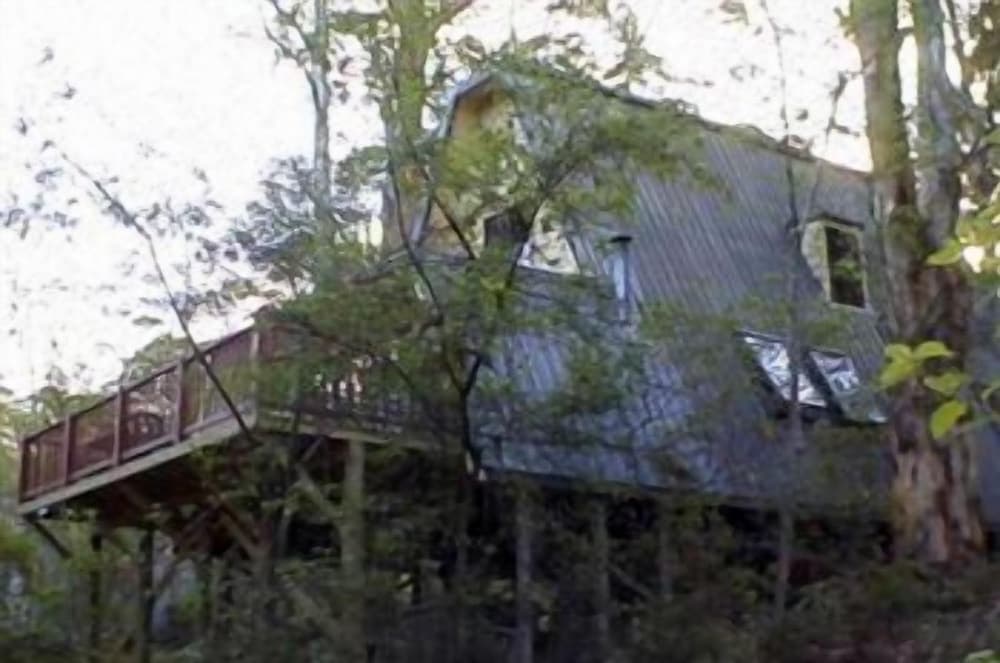 Green Leaves Cabin