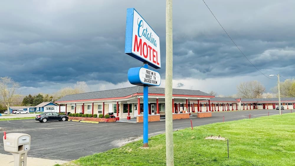 Catalina Airport Motel