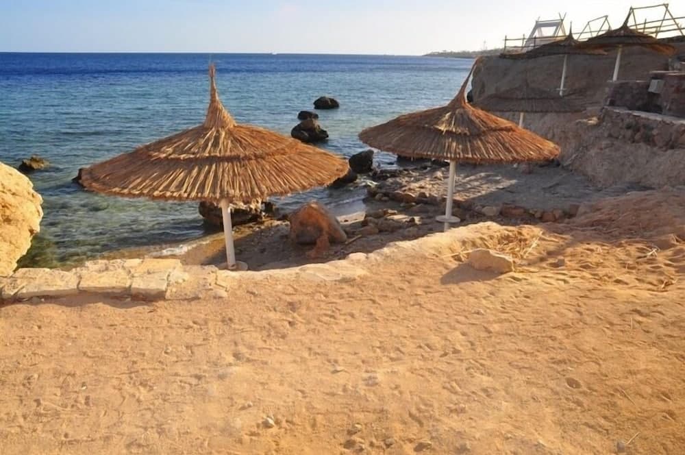 Carlton Deluxe Residences & Apartments