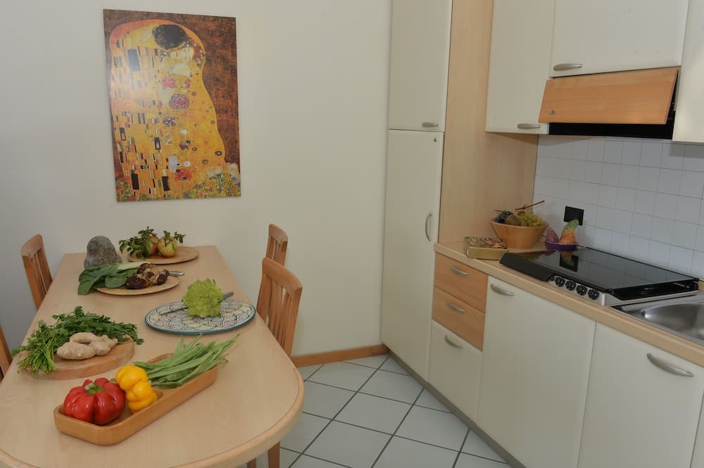 Odada yemek servisi