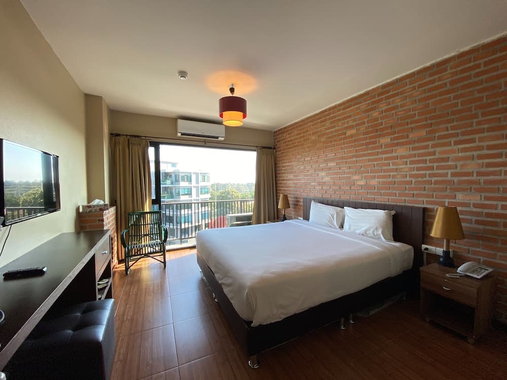 WE Valley Hotel
