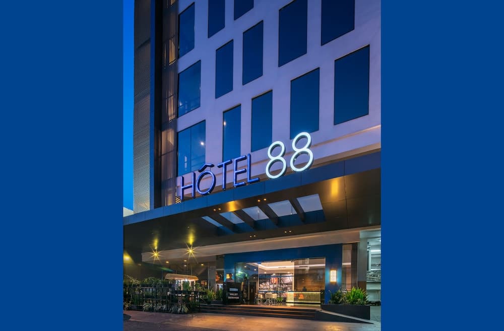 Hotel 88 Embong Malang by WH