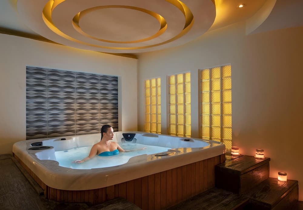 Kapalı spa küveti