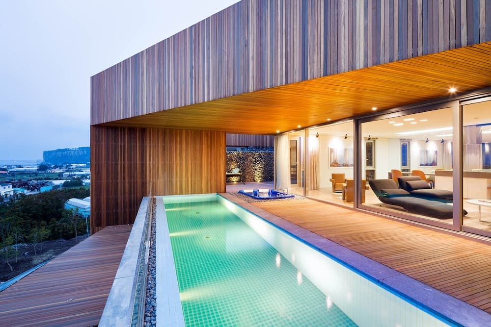 Bayhill Pool & Villa