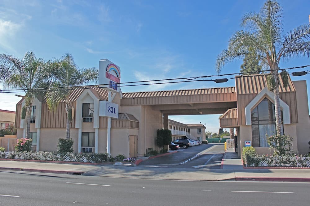 Rainbow Inn - Near Adventure City