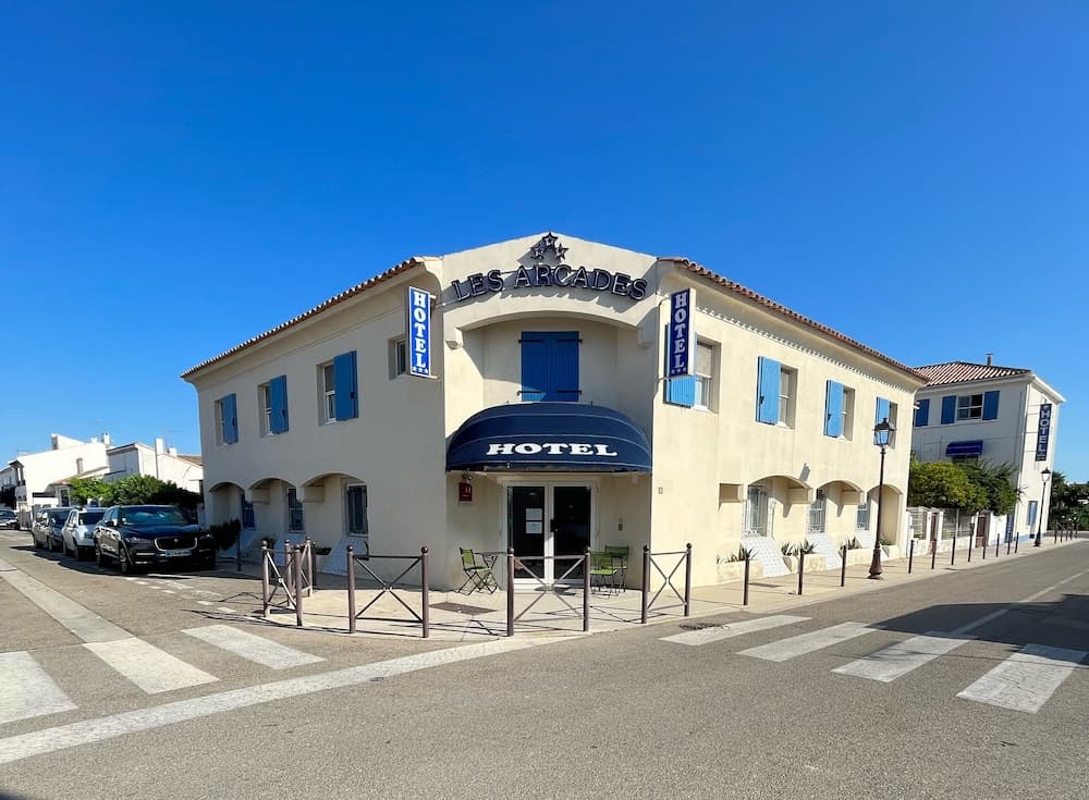 Hôtel les Arcades