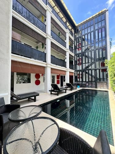 99 The Gallery Hotel