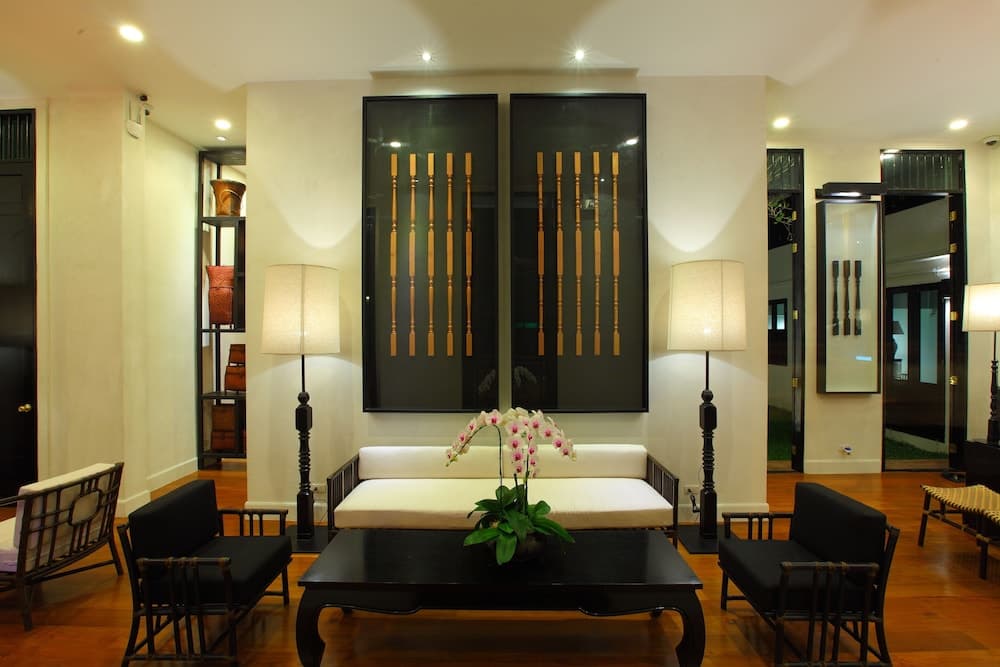 99 The Gallery Hotel