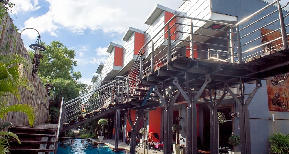 Nicky's Handlebar Hotel