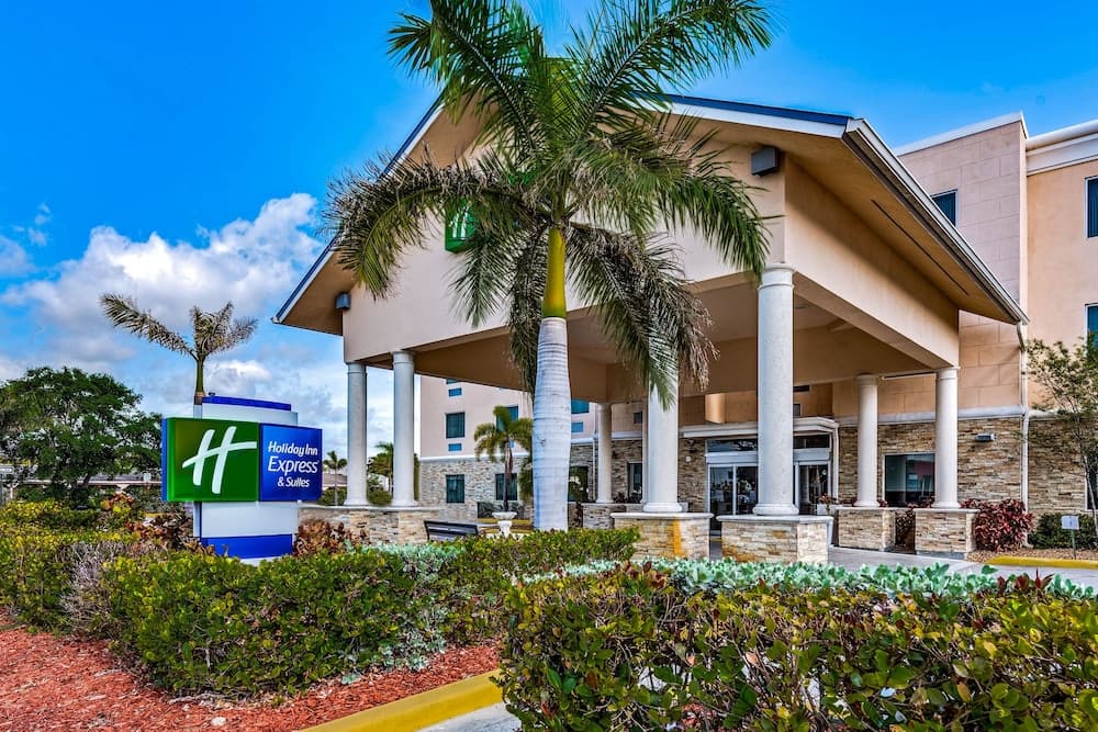 Holiday Inn Express & Suites Lantana by IHG