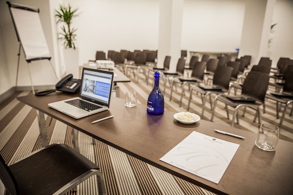 Toplantı salonu/imkânları