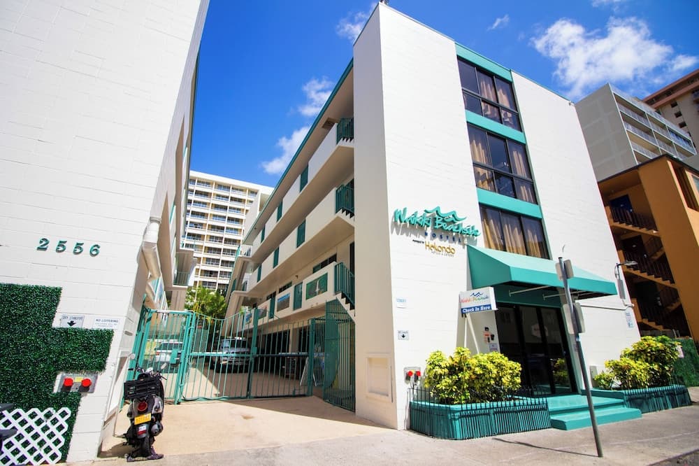 Waikiki Beachside Hostel