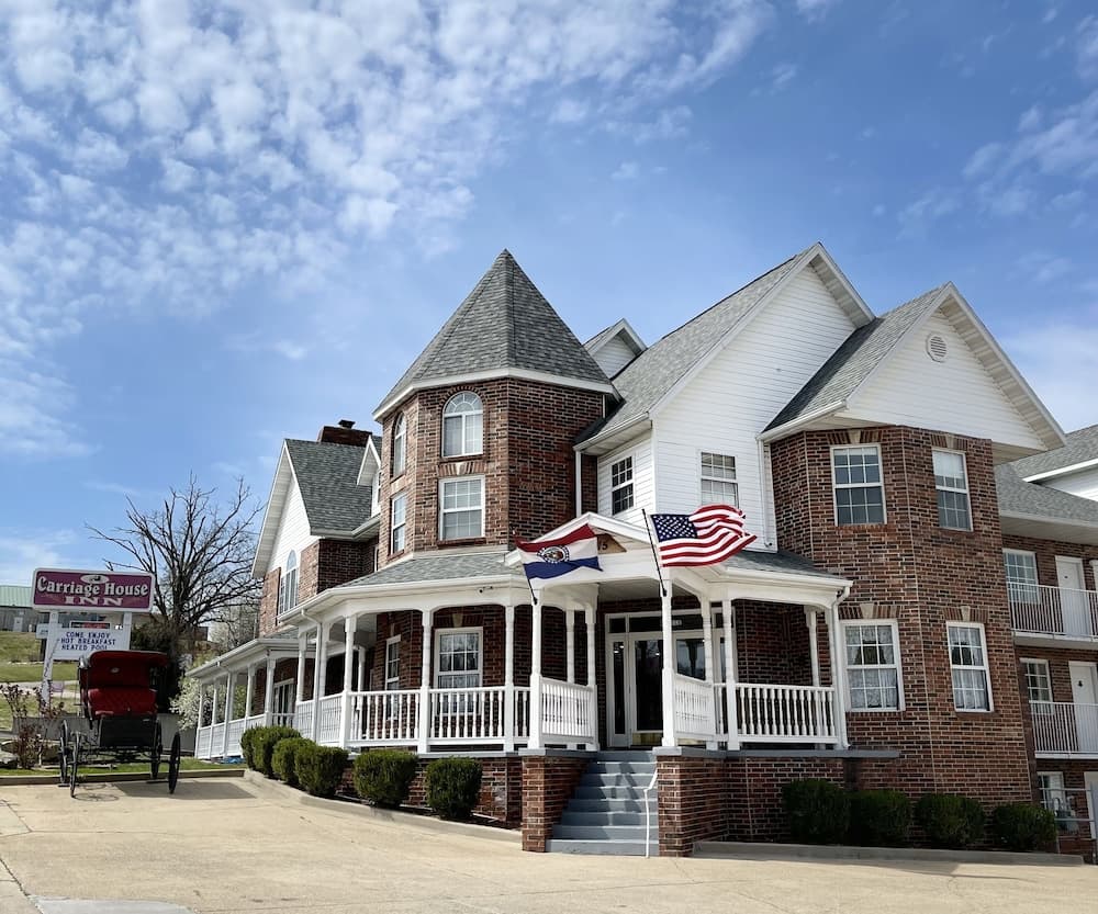 Carriage House Inn