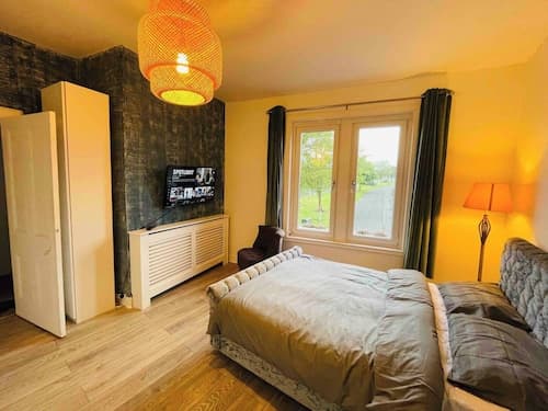 1 Bedroom Pet Friendly Apt Wd Free Wifi, Parking, Netflix & Pool Table. Sleeps 3